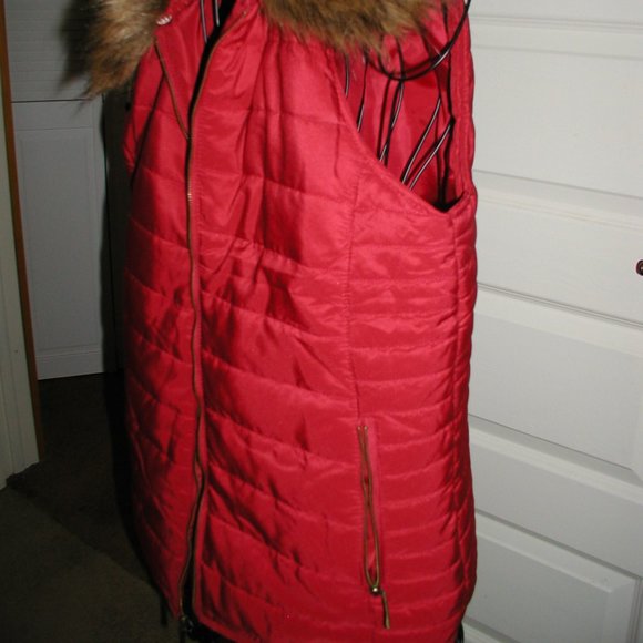 Vest - Picture 4 of 8